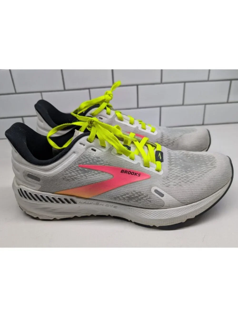 BROOKS Launch GTS 9 Women's Running Shoes Gray White Pink 8.5 B 1203741B148